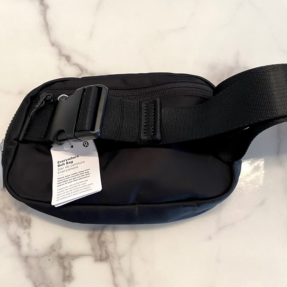 Lululemon🔥 Classic Everywhere Belt Bag Black 
Fanny Pack 🔥NWT TikTok viral ❤️ - Picture 7 of 10